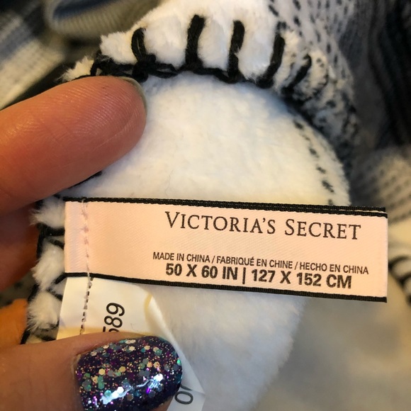 SOLD 50x60 fleece VS blanket - Picture 5 of 5